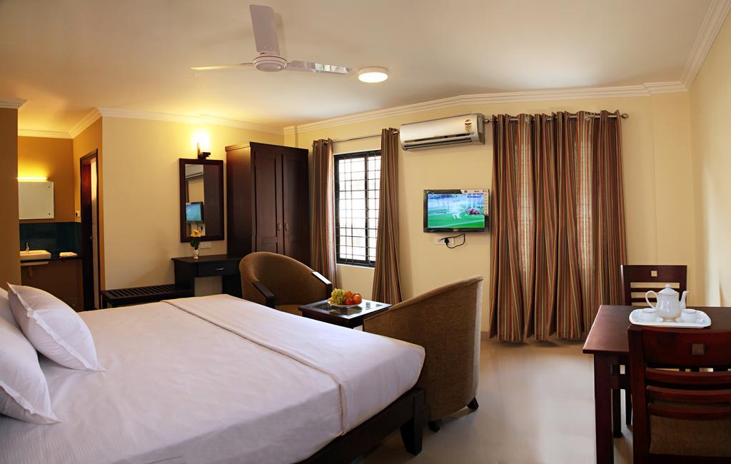 Century Grand Hotel Mananthavady Værelse billede
