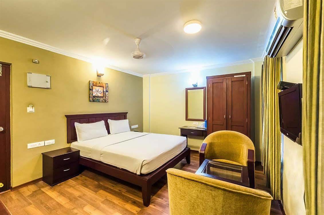 Century Grand Hotel Mananthavady Eksteriør billede