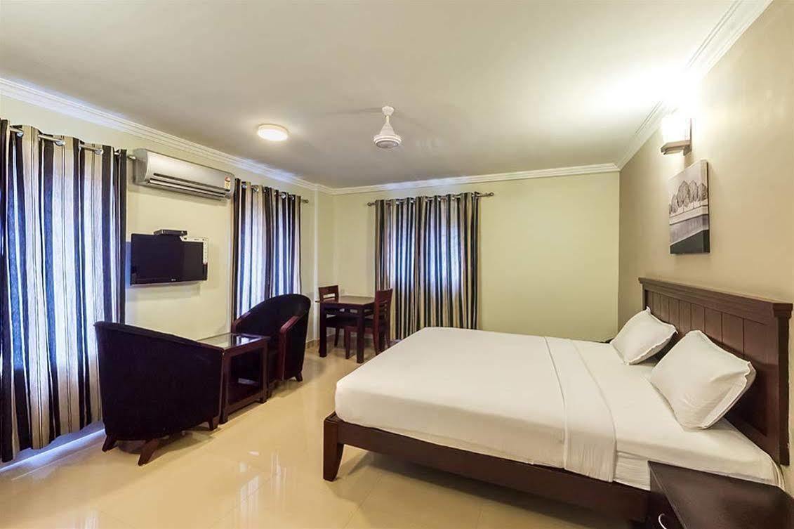Century Grand Hotel Mananthavady Eksteriør billede
