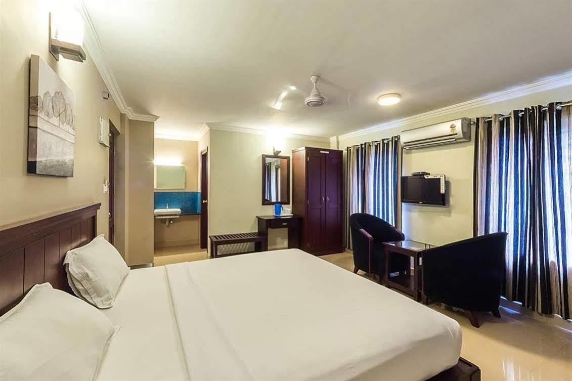Century Grand Hotel Mananthavady Eksteriør billede